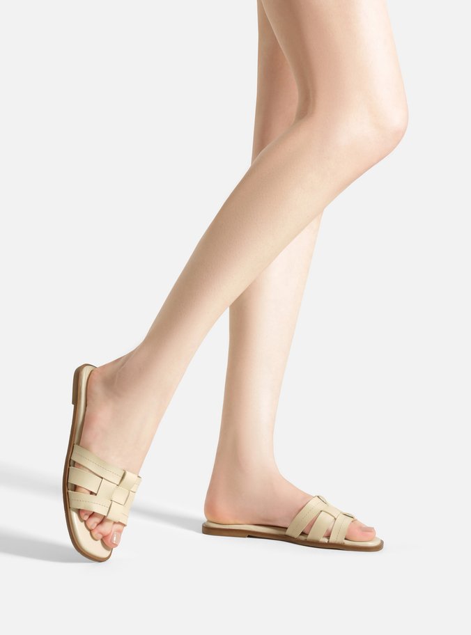 Rasteira Off-White Couro Bico Quadrado Tressê