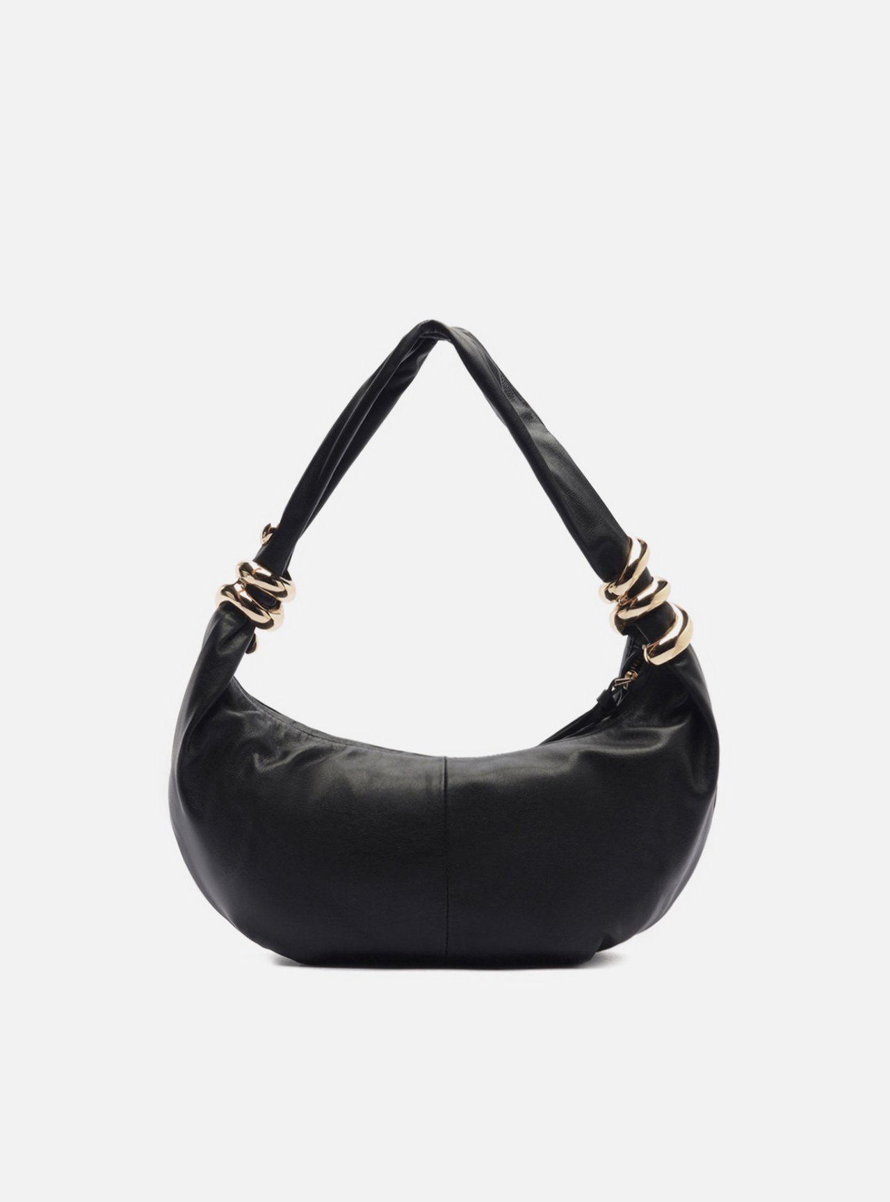 Bolsa Hobo Preta Couro Média Argolas Douradas — foto 3