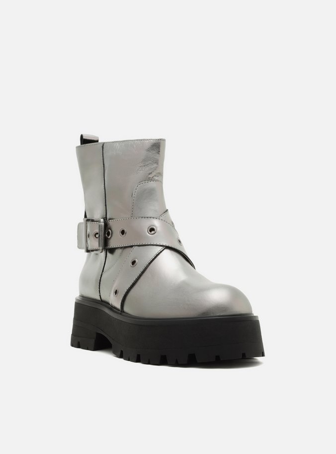 Bota Prata Couro Cano Médio Tratorada Fivela