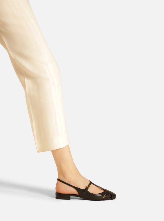 Sapatilha Boneca Preta Couro Slingback Recortes