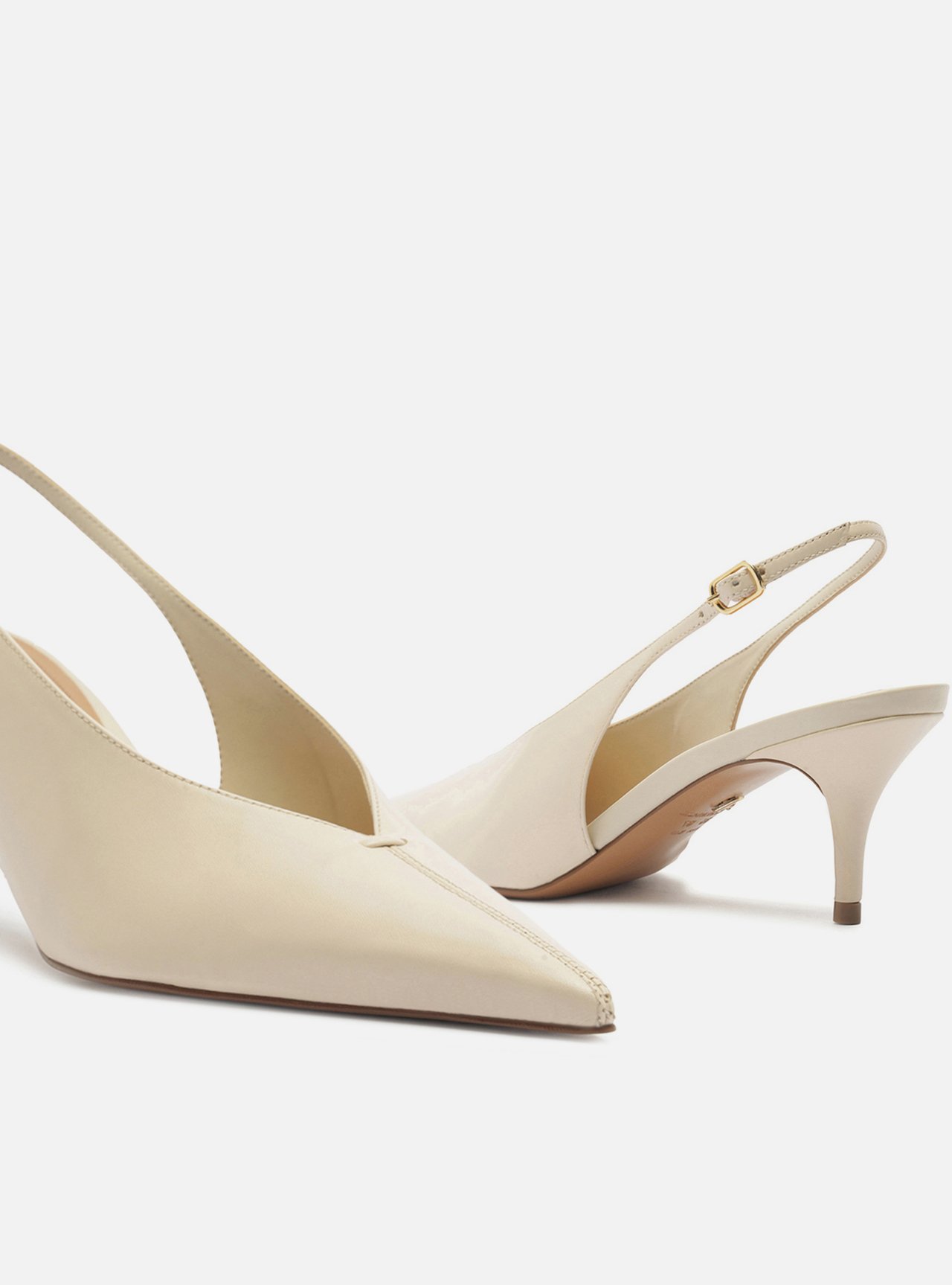 Scarpin Off-White Couro Slingback Salto Baixo Fino — foto 4