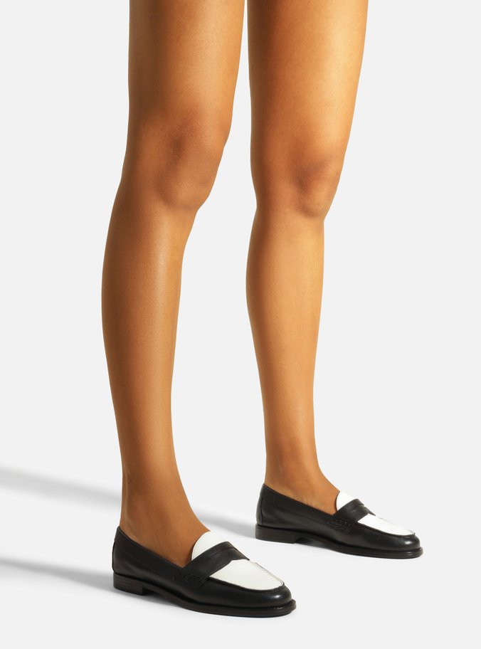 Mocassim Preto Couro Bico Redondo Tira Branco