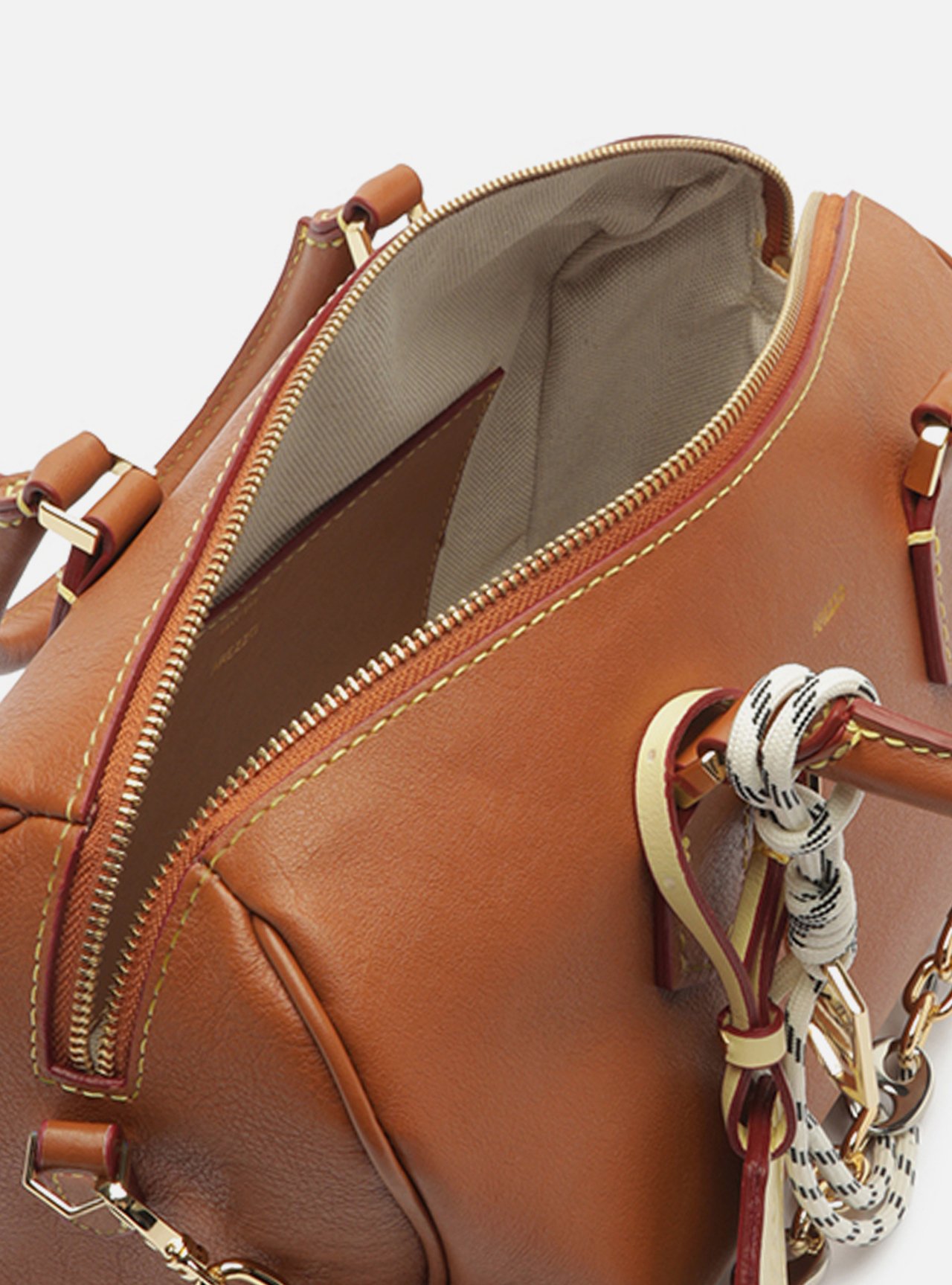 Bolsa Bowling Marrom Couro Média Alça Corrente — foto 4