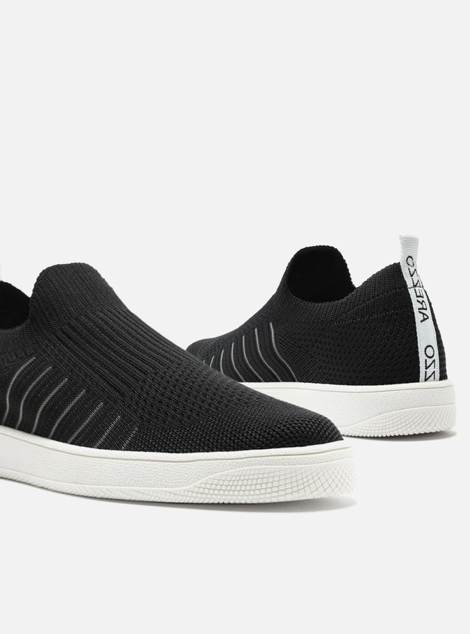 Tênis Slip On Preto Knit Bico Redondo