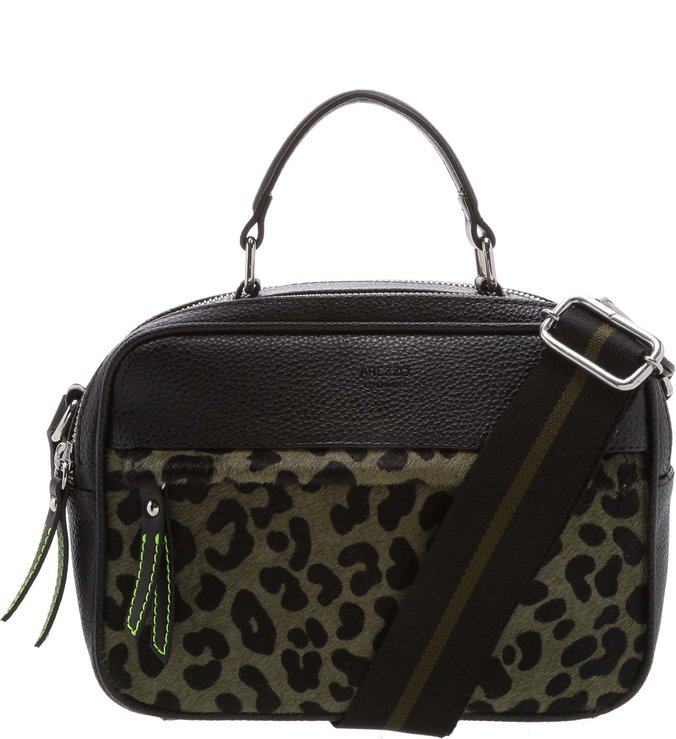 Bolsa Tiracolo Camurcina Prione Média Animal Print Preta