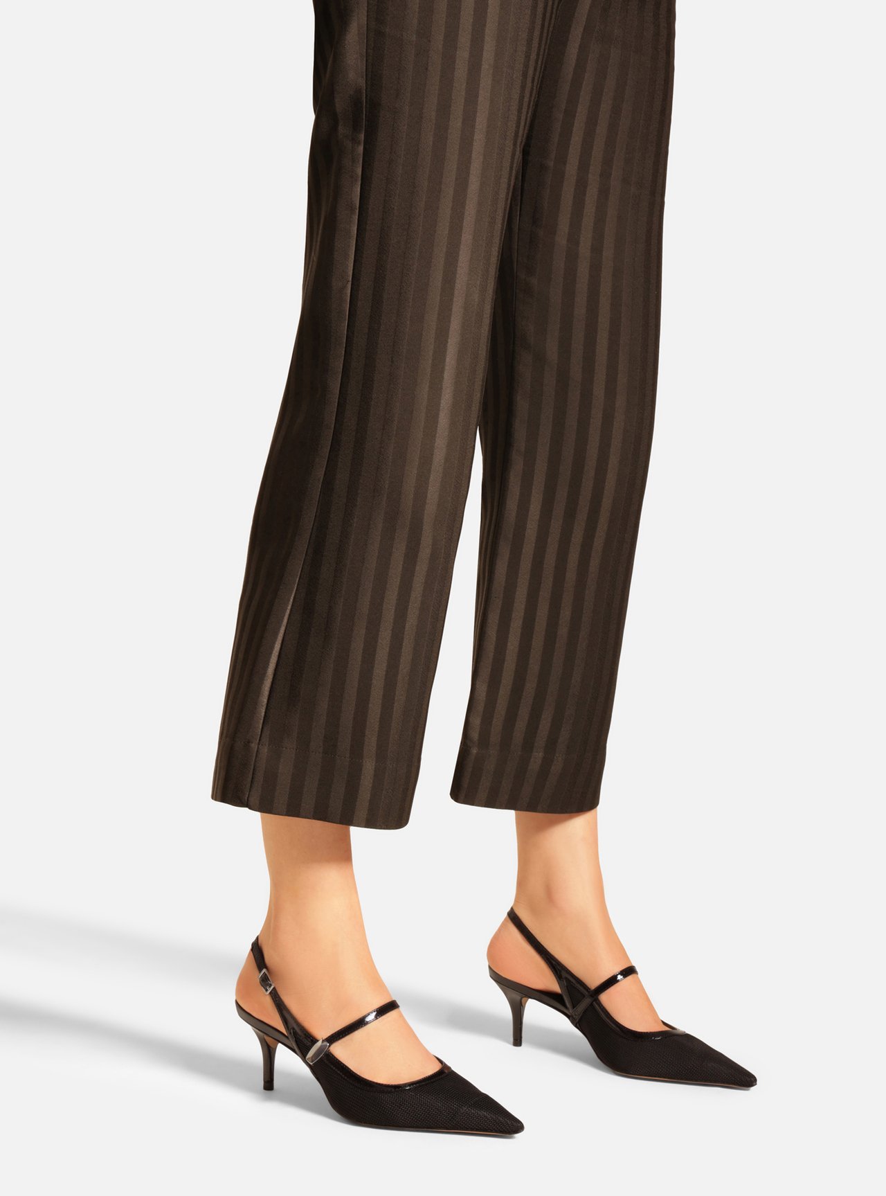 Scarpin Preto Tela Salto Baixo Slingback Tira — foto 6