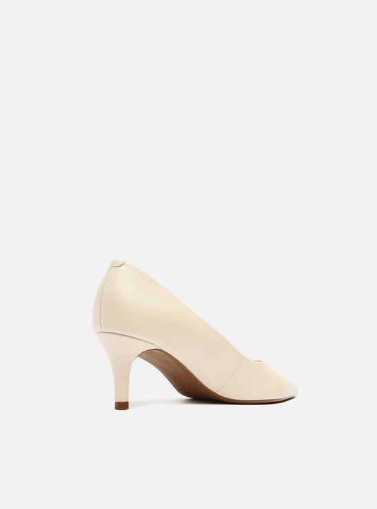 Scarpin Off-White Couro Salto Baixo Fino Bico Fino