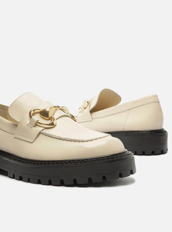 Mocassim Off-White Couro Tratorado Livia