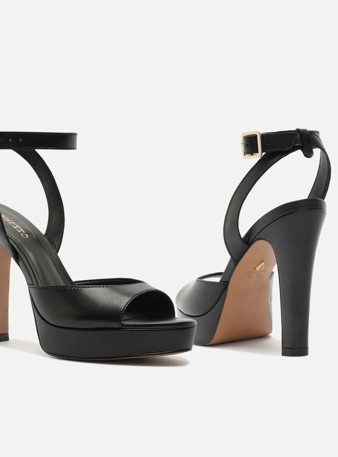 Sandália Preta Couro Salto Meia Pata Fivela — foto 4