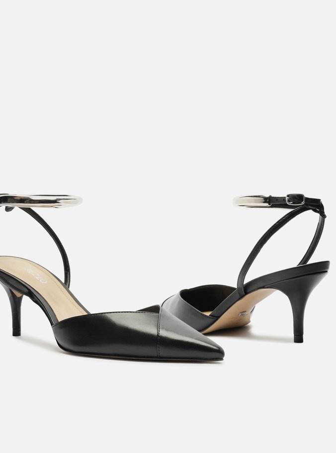 Scarpin Preto Couro Salto Kitten Tira Metal