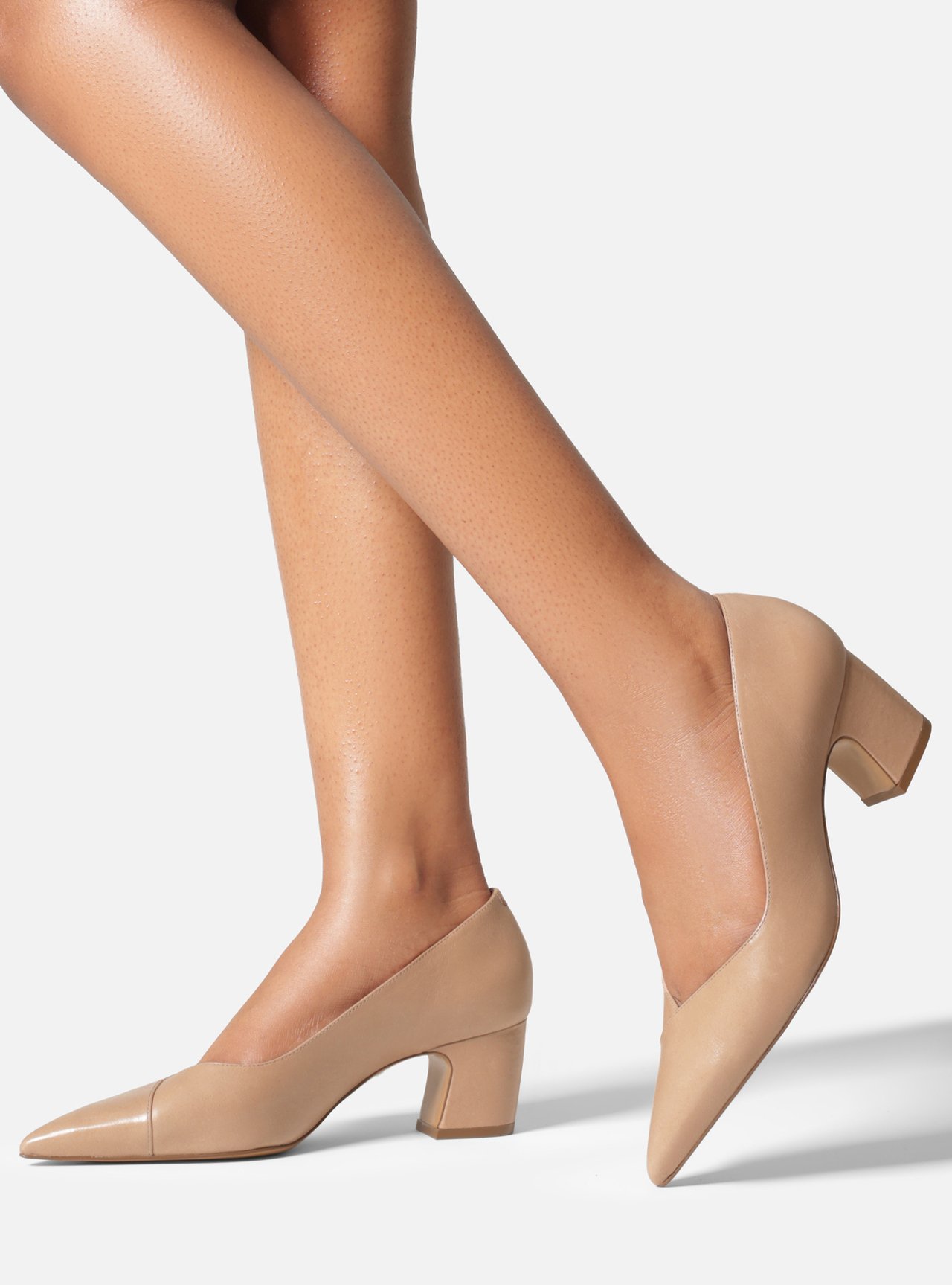 Scarpin Nude Couro Salto Bloco Médio — foto 6
