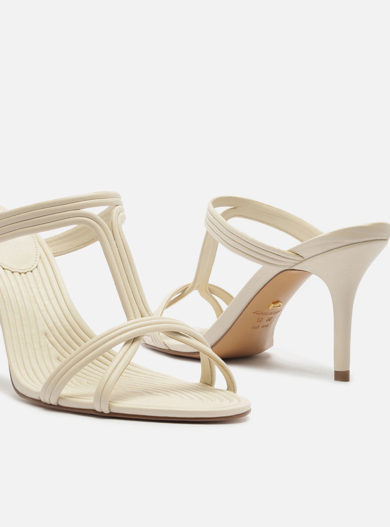Sandália Off White Salto Fino Tiras Textura — foto 4