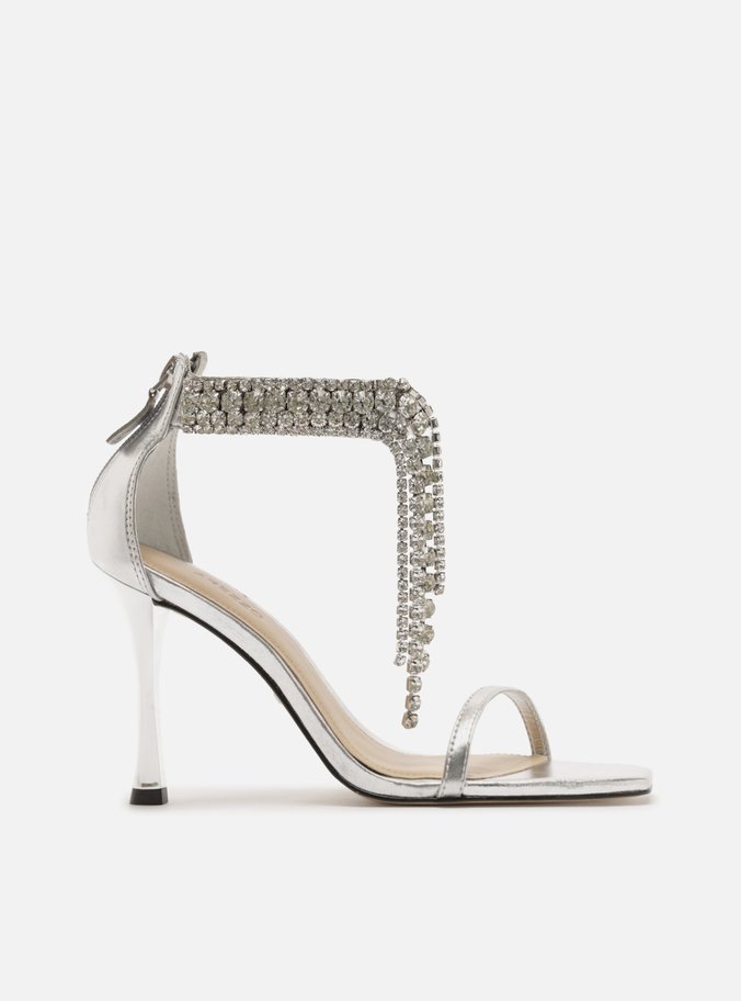 Sandália Prateada Verniz Salto Fino Strass