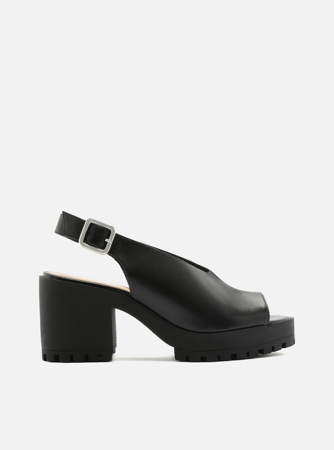 Sandal Boot Couro Preta Salto Médio Tratorado Fivela