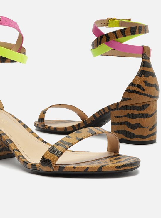 Sandália Animal Print Salto Bloco Tira Superior