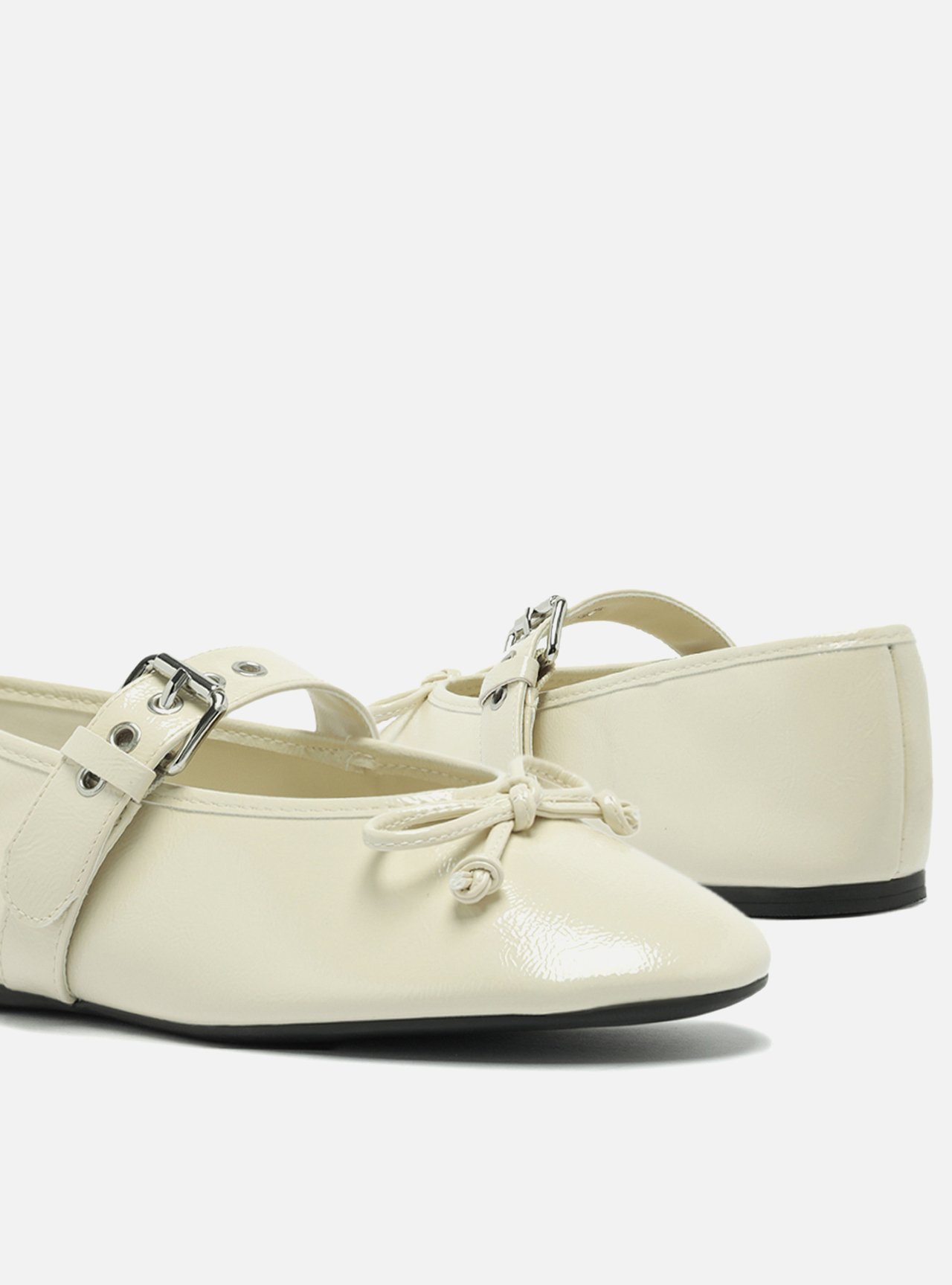 Sapatilha Off-White Verniz Laço — foto 4