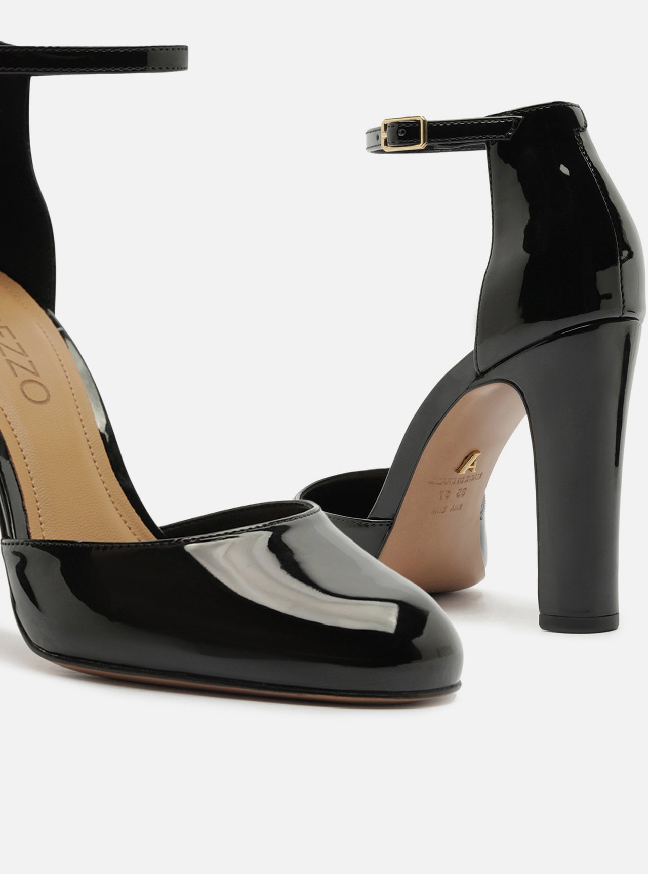 Scarpin Preto Verniz Salto Bloco Fivela — foto 4