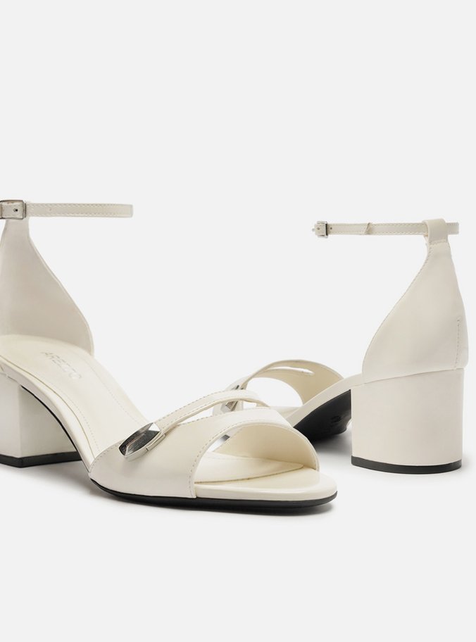 Sandália Off-White Salto Médio Bloco