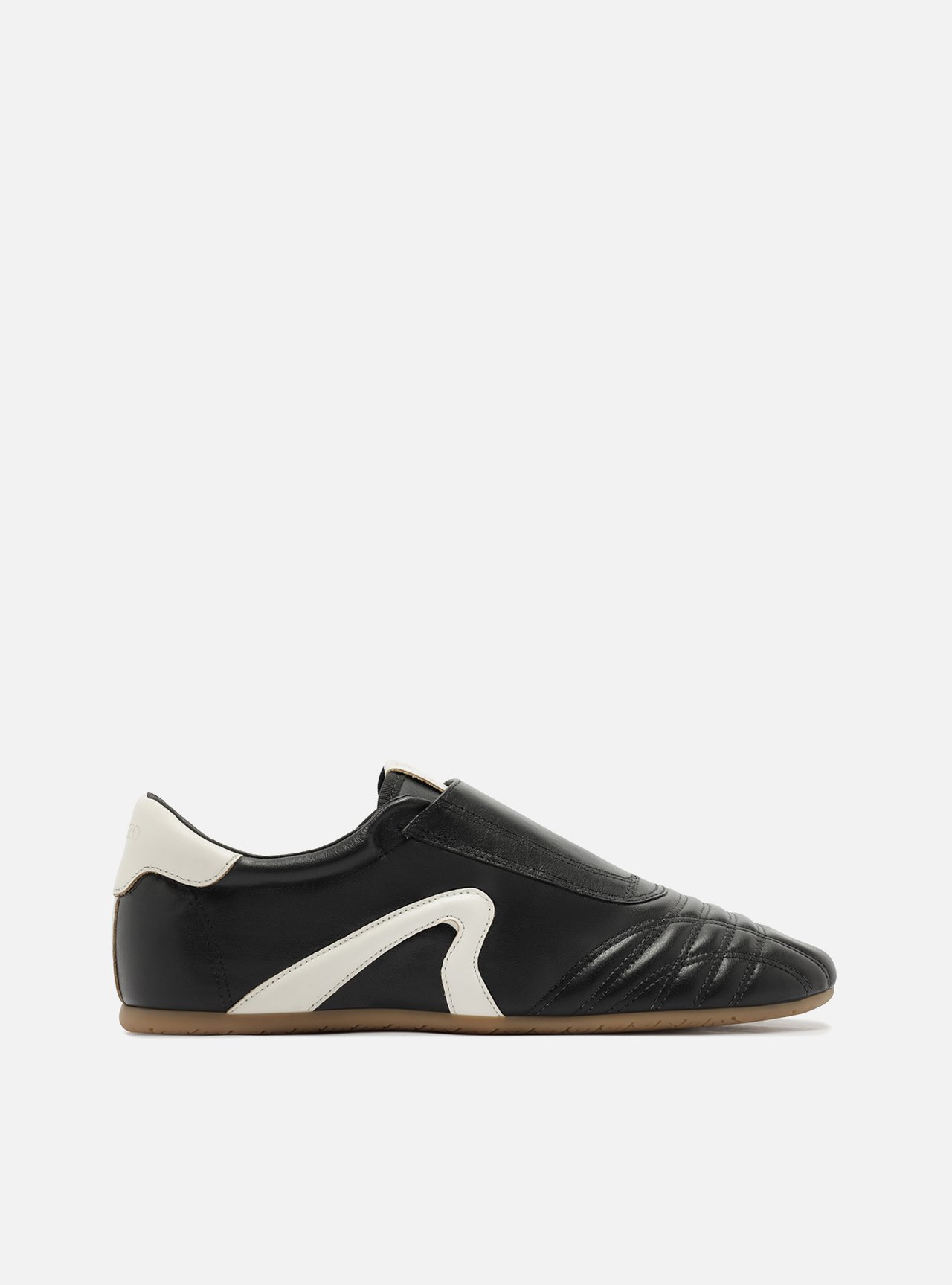 Tênis Slip On Preto Couro Chuteira Branco | Arezzo