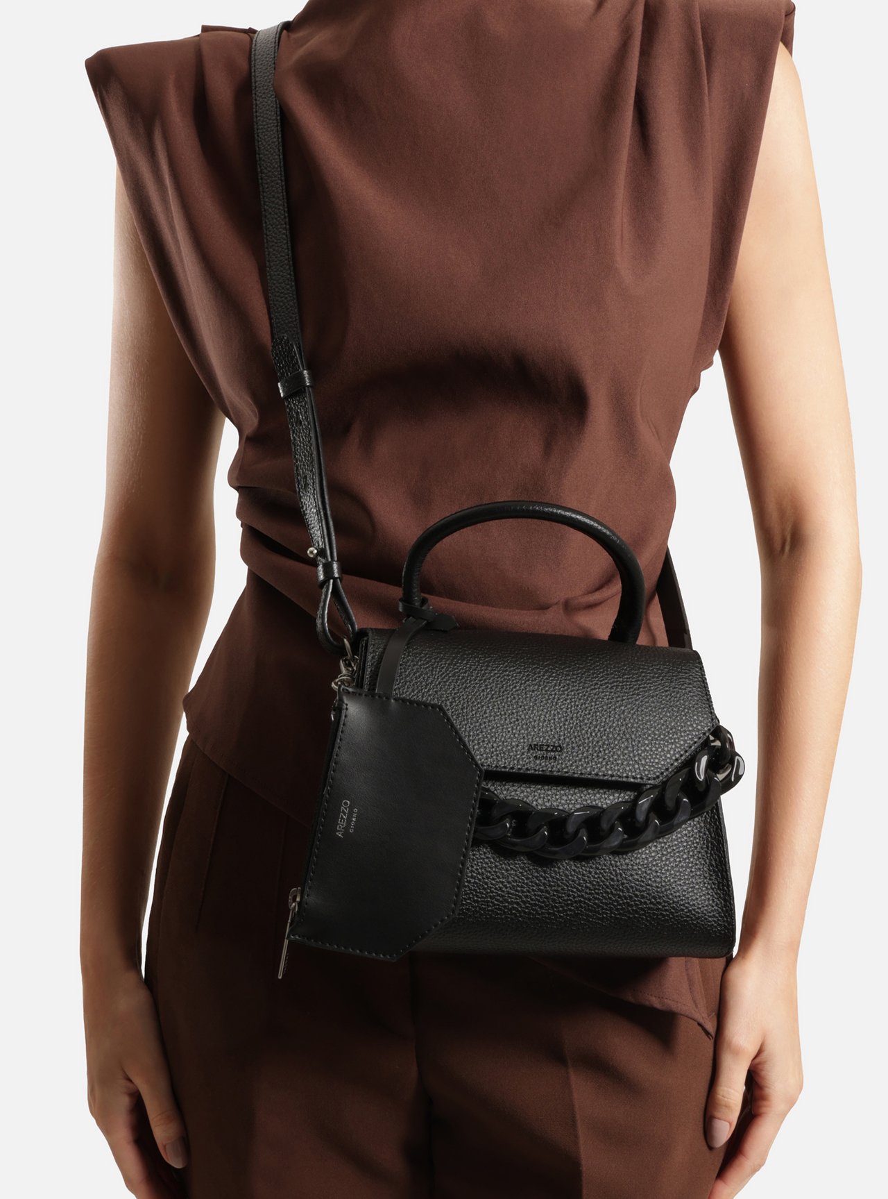 Bolsa Satchel Preta Média Alça Corrente
