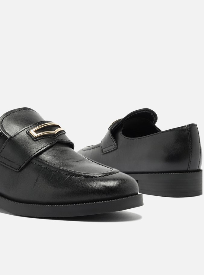 Mocassim Preto Couro Bico Redondo Retrô Metal