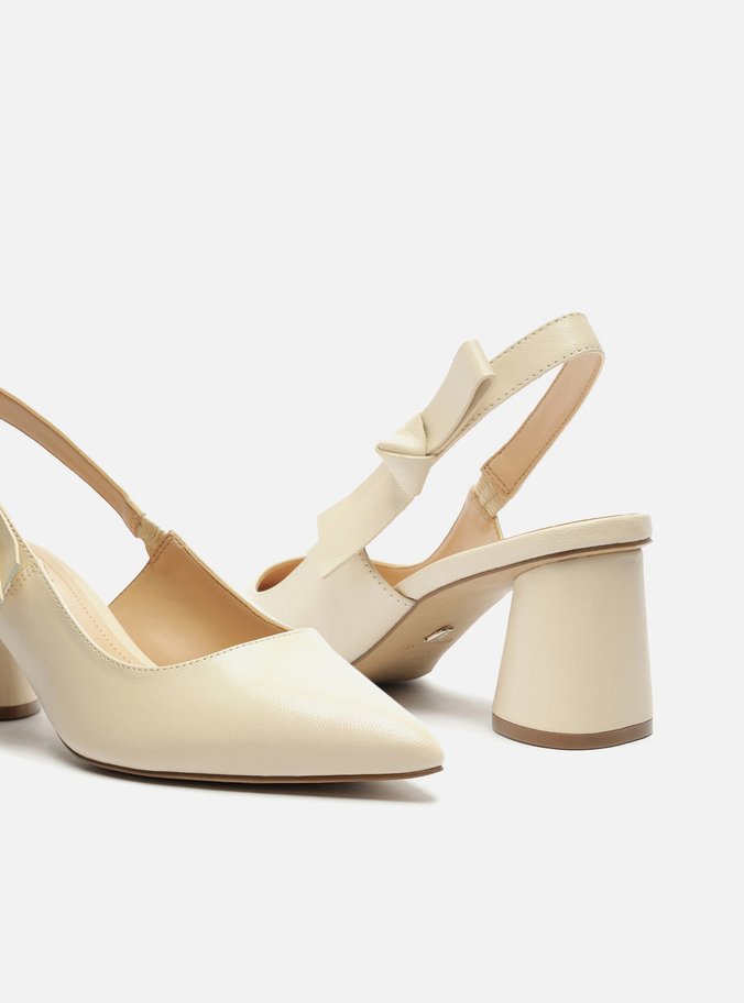 Scarpin Off-White Couro Bico Fino Slingback