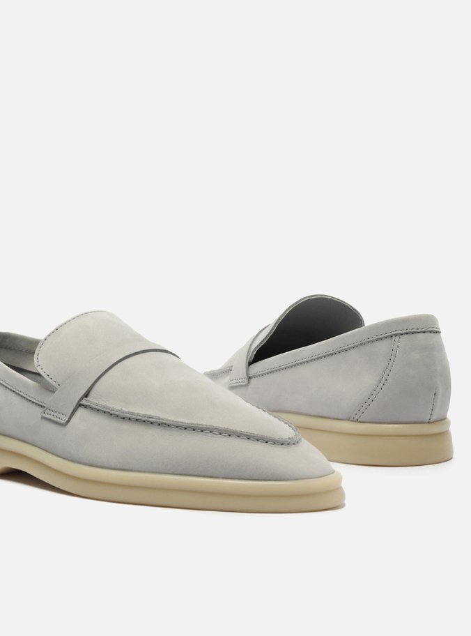Mocassim Cinza Nobuck Tira Detalhe