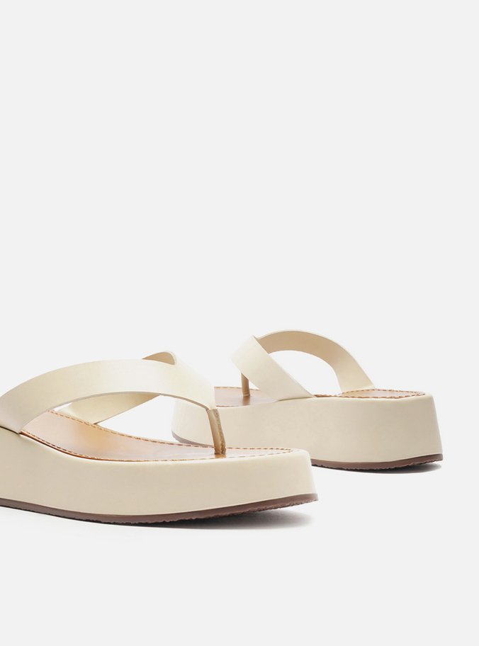 Tamanco Branco Couro Flatform Thong