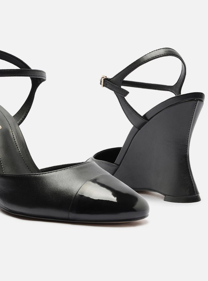 Scarpin Preto Couro Anabela Cap Toe