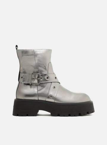 Bota Prata Couro Cano Médio Tratorada Fivela