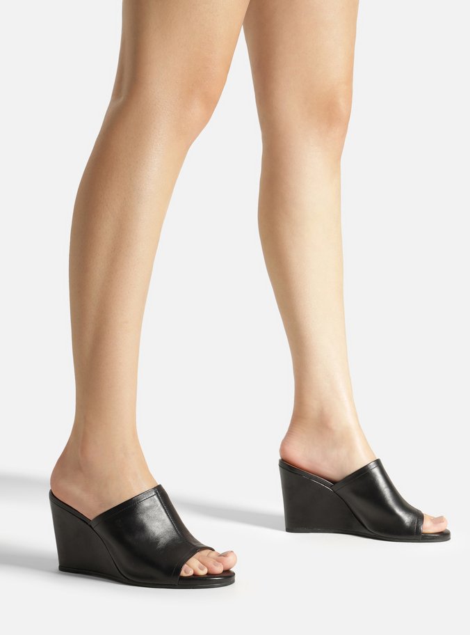 Tamanco Preto Couro Anabela Tira