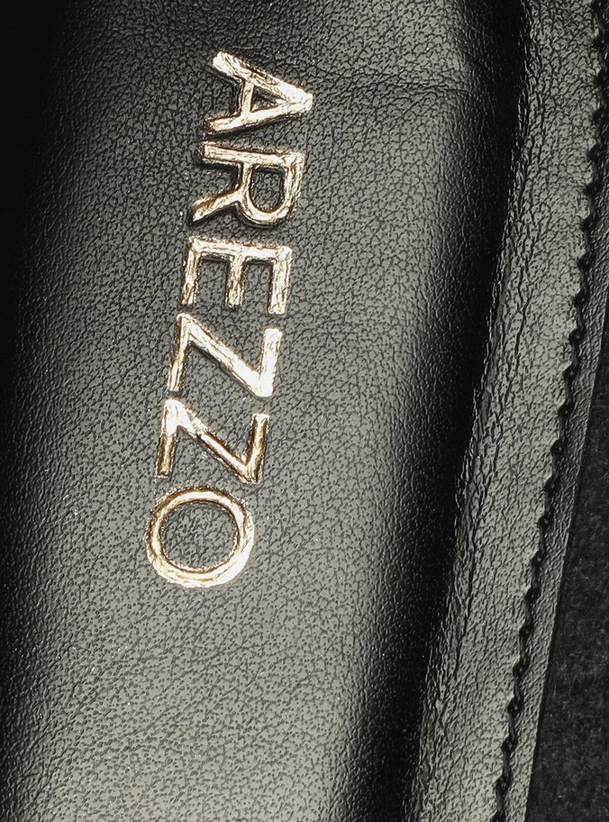 Mocassim Preto Couro Bico Quadrado Costuras 