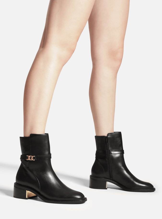 Bota Preta Couro Cano Curto Tira Metal