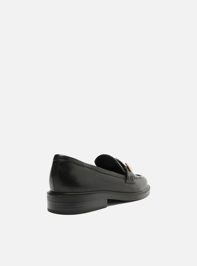 Mocassim Preto Couro Tira Metais