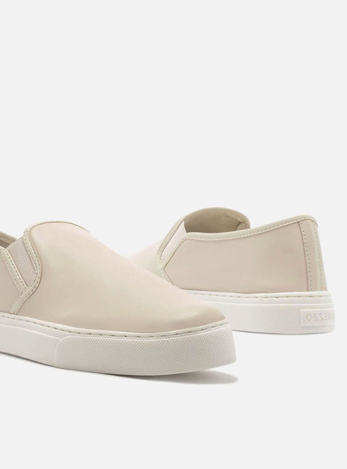 Slip On Off-White Bico Redondo