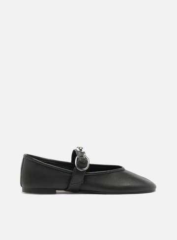 Sapatilha Preta Couro Tira Studs