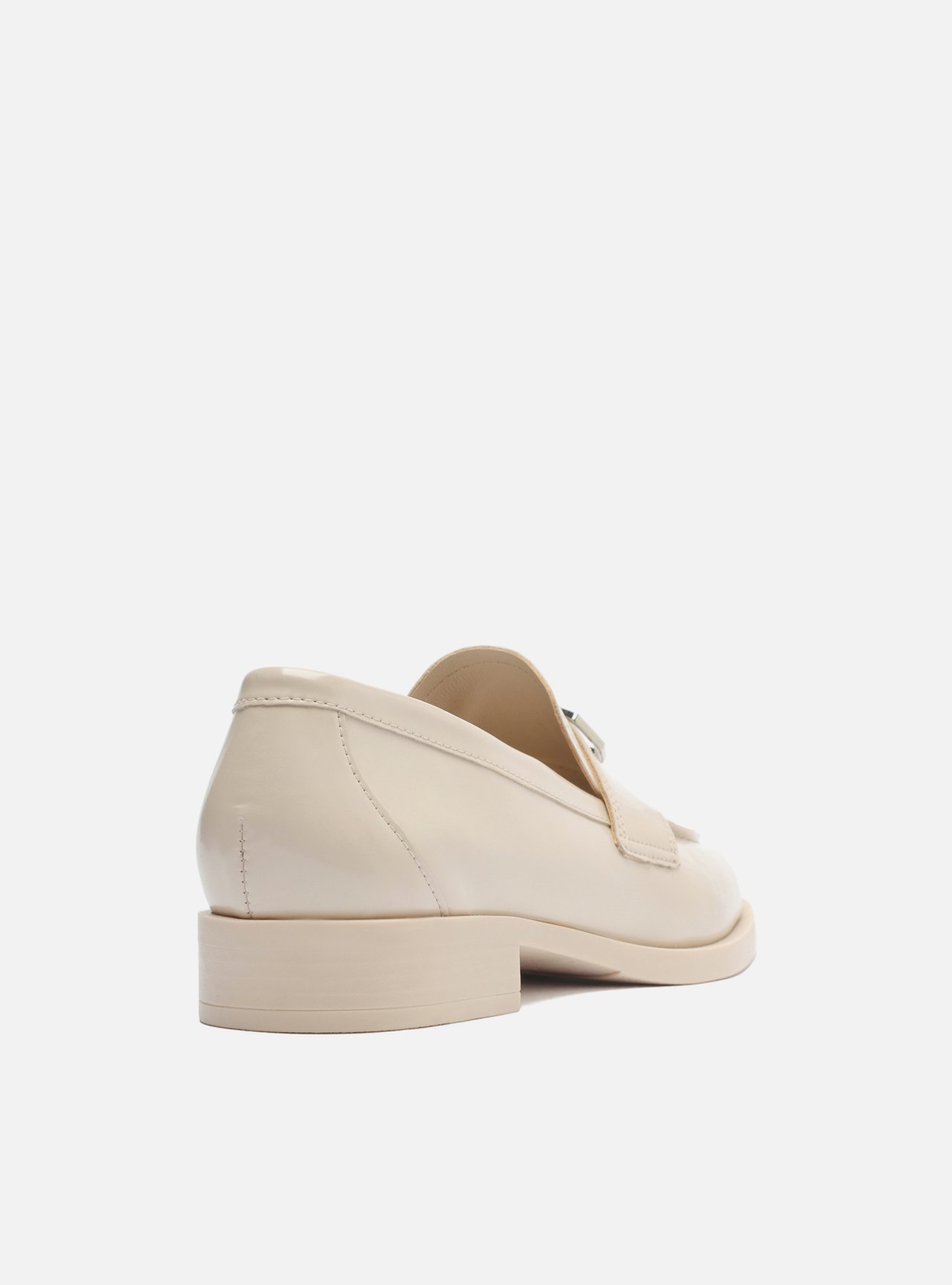 Mocassim Nude Bico Redondo Tira Metal — foto 3