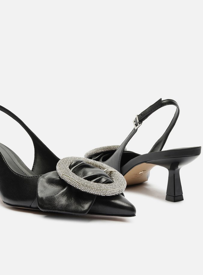 Scarpin Preto Couro Slingback Fivela Cristais