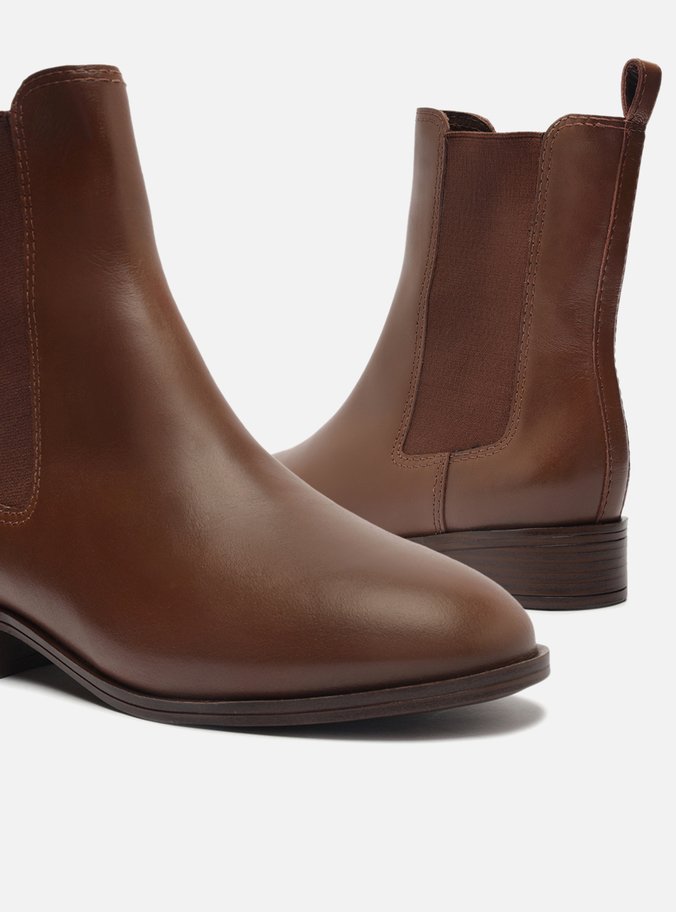 Bota Chelsea Marrom Escuro Couro Cano Curto Elástico