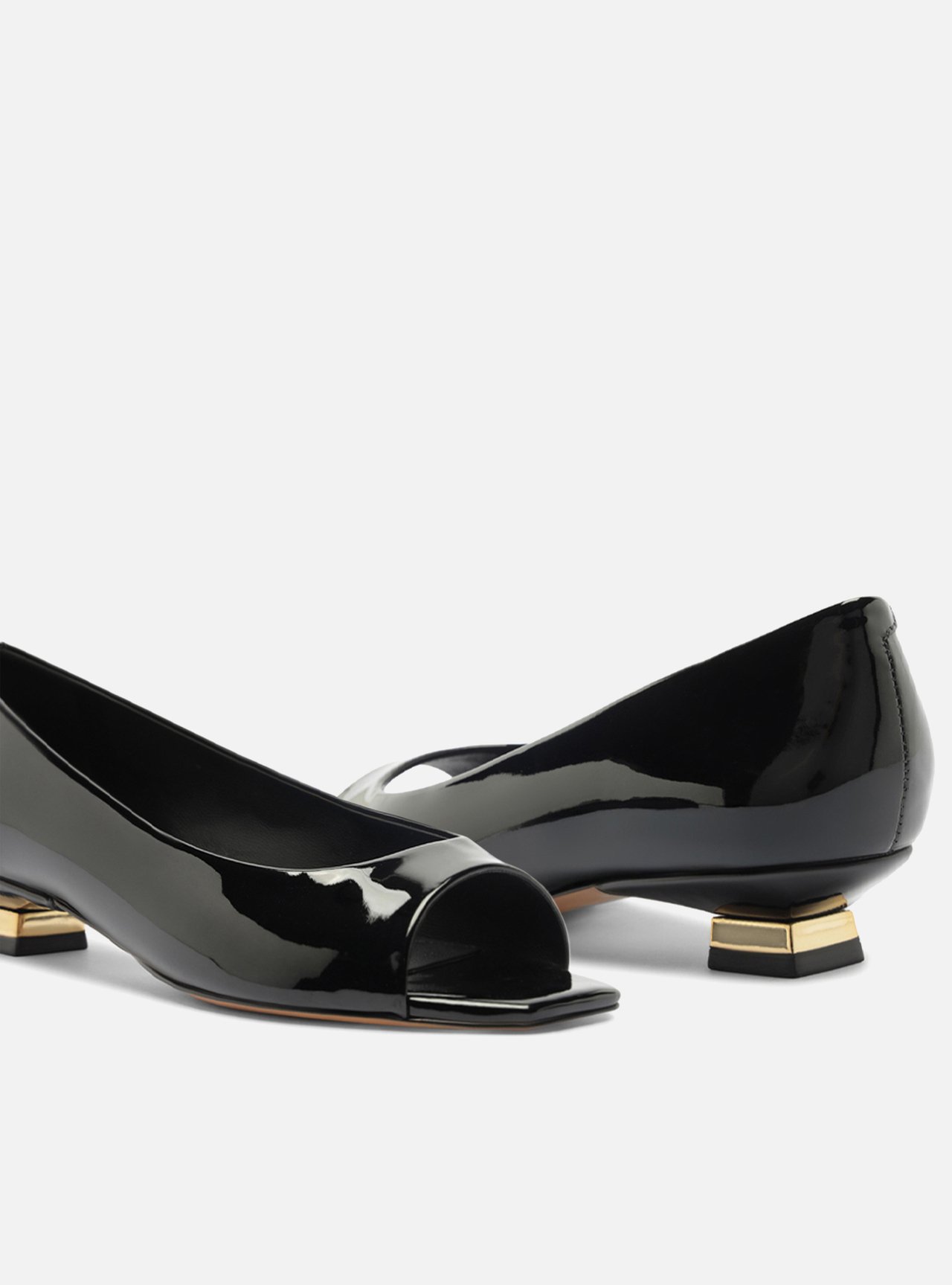Scarpin Preto Verniz Salto Bloco Metais — foto 4