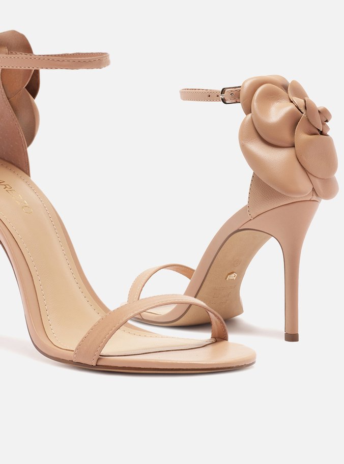 Sandália Nude Couro Salto Fino Maxi Flor