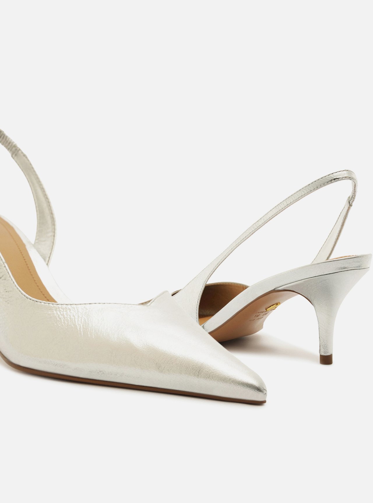 Scarpin Prateado Couro Salto Fino Slingback — foto 4