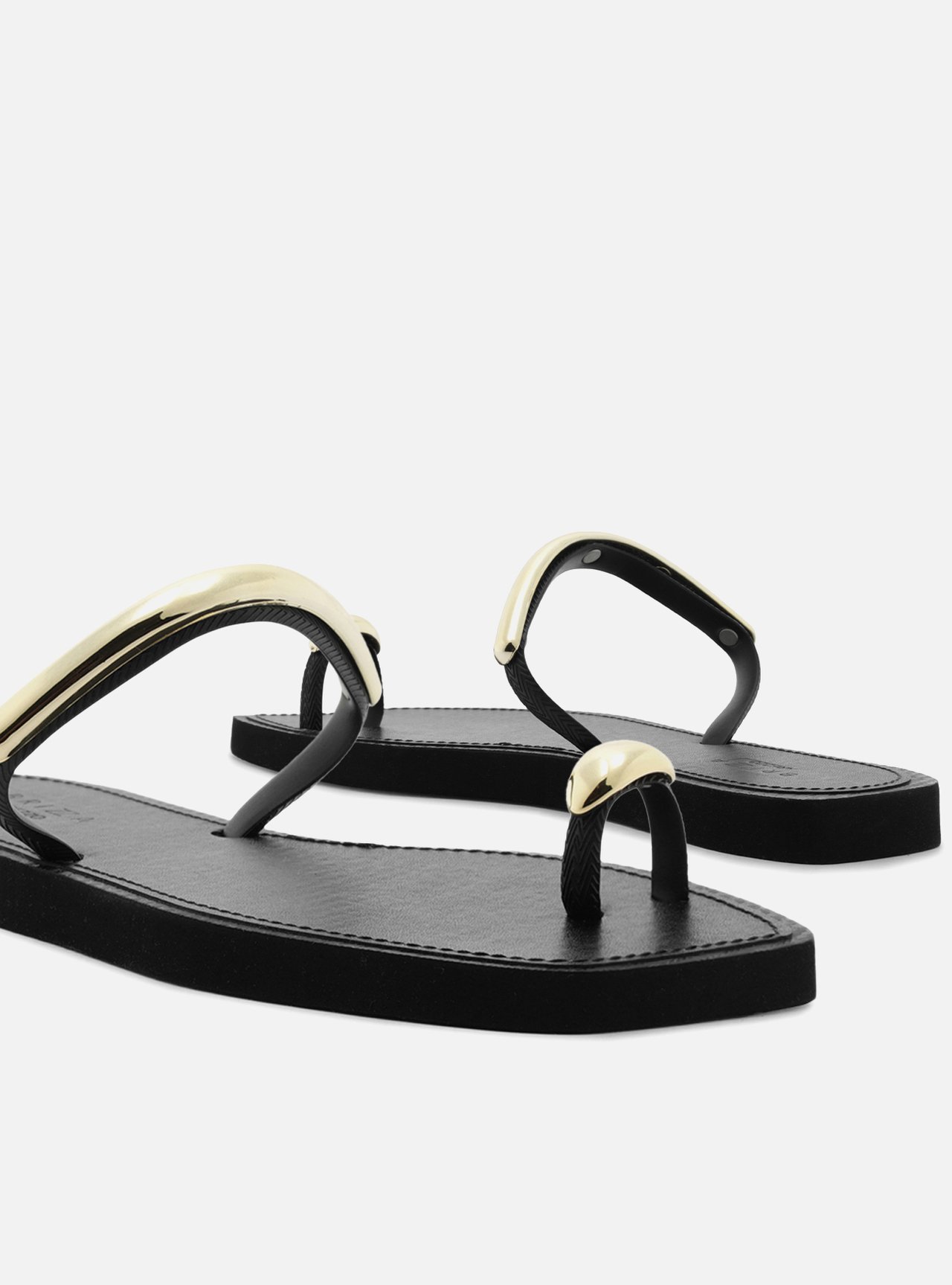 Sandália Papete Preto Flatform Metais Dourados Brizza — foto 4