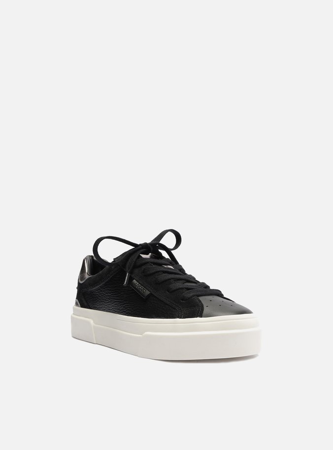 Tênis Preto Couro Detalhes Prata Velho