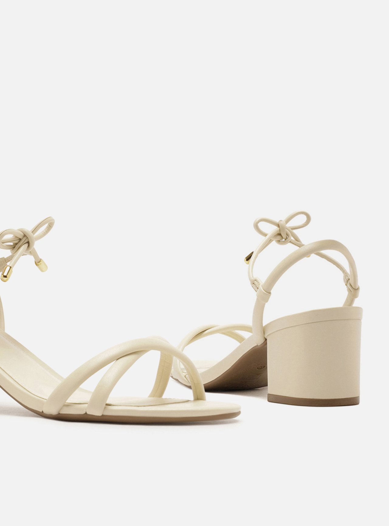 Sandália Off White Salto Bloco Amarração — foto 4