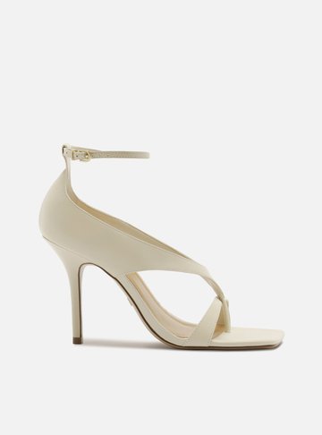 Arezzo — Sandália Off White Couro Salto Alto Thong Fechada