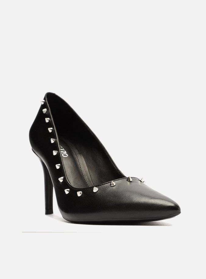 Scarpin Preto Couro Bico Fino Spikes