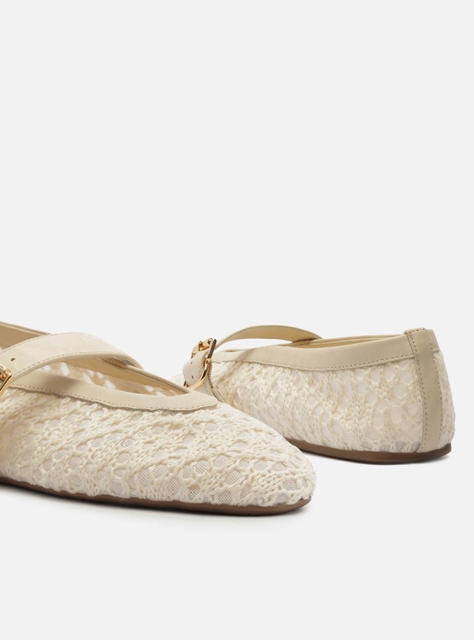 Sapatilha Bordada Off-White Fivela