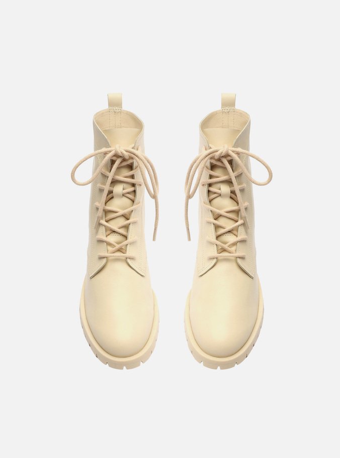 Coturno Off-White Couro Tratorado Básico