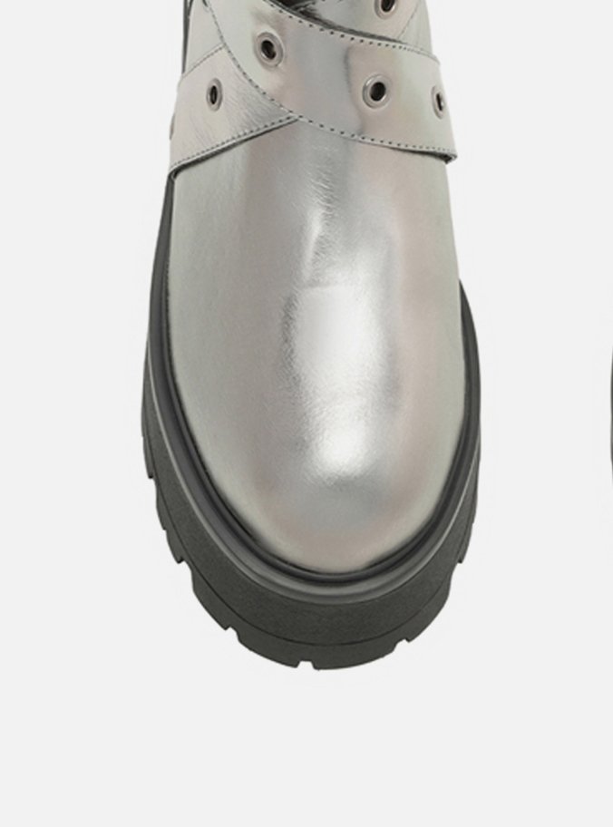 Bota Prata Couro Cano Médio Tratorada Fivela